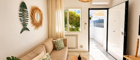 Apartment, 1 Bedroom, Patio | Living room