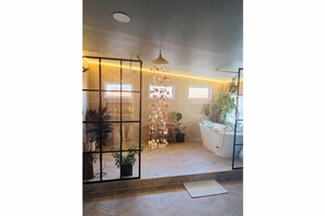 Handtücher, Seife, Toilettenpapier