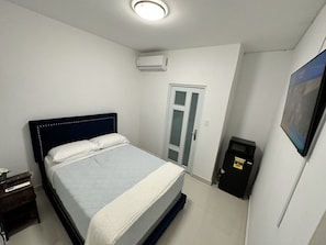 1 bedroom, iron/ironing board, WiFi - Apt 4 Sagitario a 5 Mins to SJU Airport | Modern Studio for 2 near Isla Verde (Carolina)