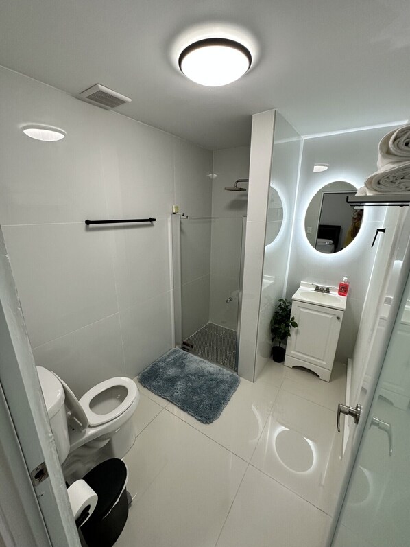 Towels, soap, toilet paper - Apt 4 Sagitario a 5 Mins to SJU Airport | Modern Studio for 2 near Isla Verde (Carolina)