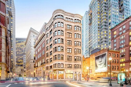 Big Bright Windows with great views of the city - Centrally located.  Walk anywhere, MBTA nearby.