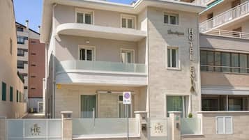 Fachada de la propiedad