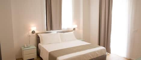 Desk, soundproofing, free WiFi, wheelchair access