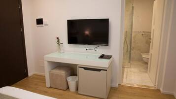 Comfort Double Room | Desk, soundproofing, free WiFi, wheelchair access