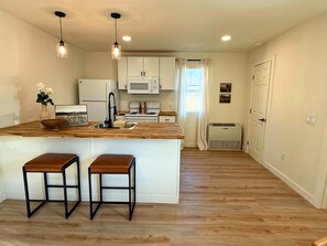 Microwave, oven, stovetop, dishwasher - Furnished, Convenient Home Near Redding Hospitals (Redding)