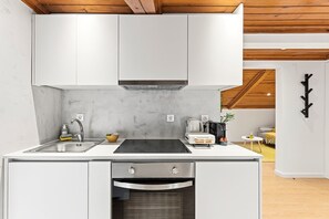 Fridge, microwave, oven, dishwasher - GuestReady - The Olives - Yellow (Coimbra)