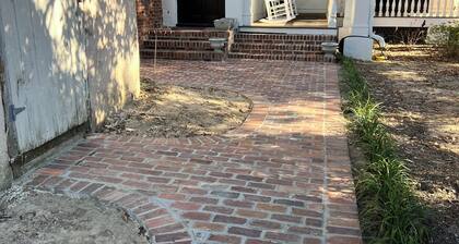 Cozy 1-bedroom apartment at Greenleaf Villa. Downtown Camden, SC.