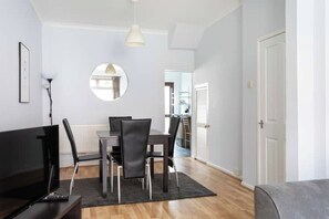 Interior - Traditional Belfast Home, Walking Distance to City & Titanic Heritage (Belfast)