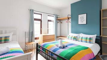3 bedrooms, iron/ironing board, WiFi, bed sheets