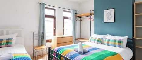 3 bedrooms, iron/ironing board, WiFi, bed sheets