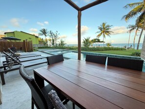 Outdoor dining - Luxury Escape Carneiros/Tamandare Flat · Ocean View · Feet in the Sand (Tamandaré)