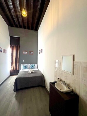 Classic Room - Hotel Zamora Downtown CDMX (Mexico City)