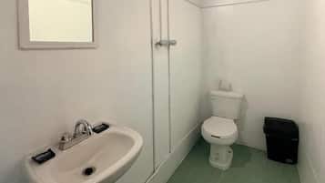 Handtücher, Seife, Shampoo, Toilettenpapier