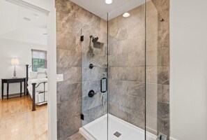 Shower, towels - ☀️Private pool | Luxury | Golf Cart | 6 Bikes | Villa Tranquility☀️ (Destin)