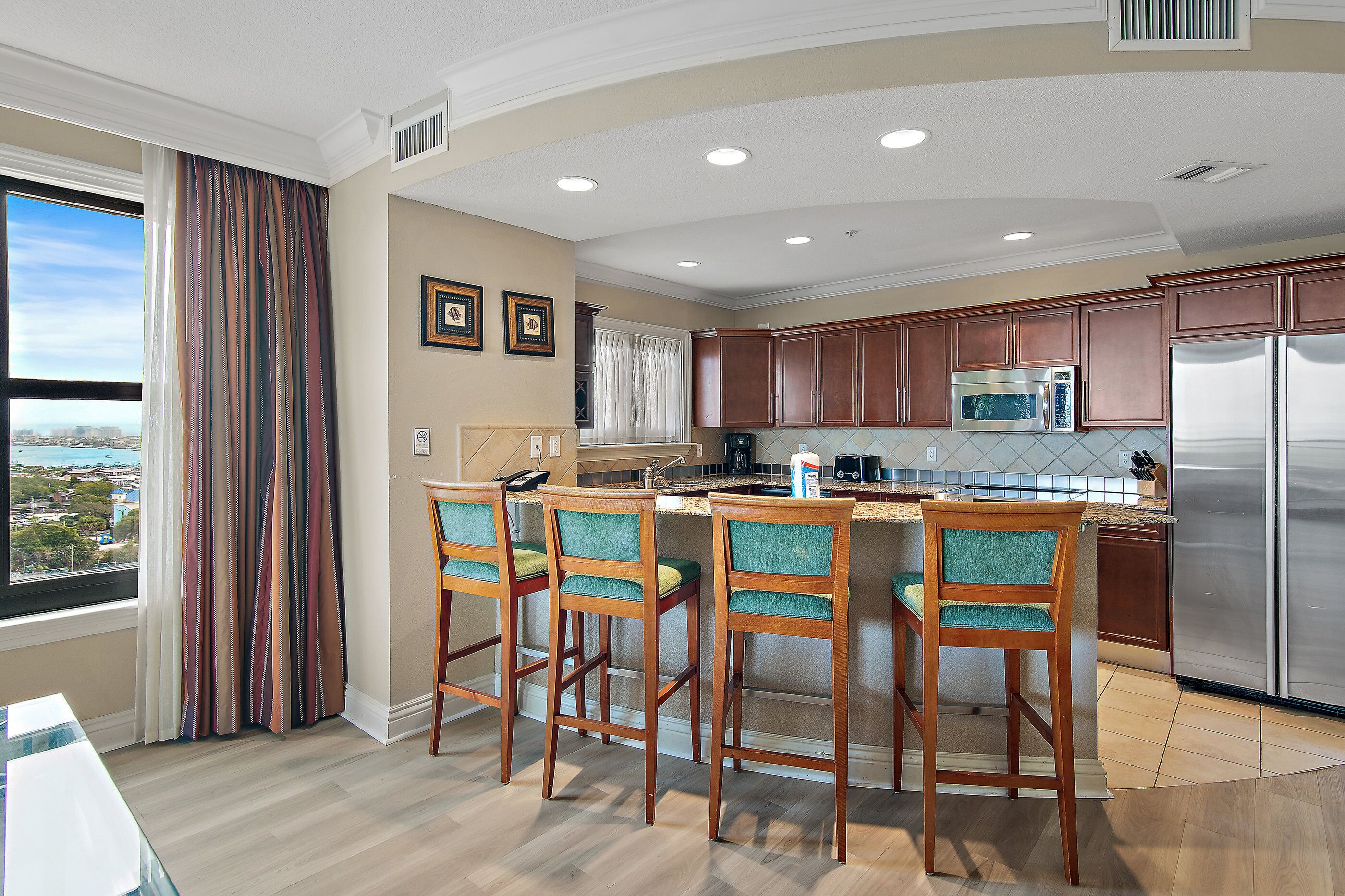 冰箱、微波炉、烤箱、炉灶