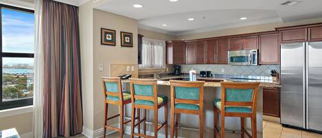 雪櫃、微波爐、焗爐、爐具