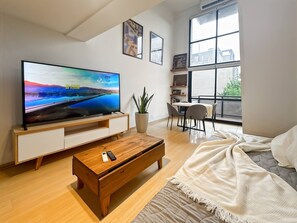 アパートメント 1 ベッドルーム バルコニー シティビュー | リビングルーム