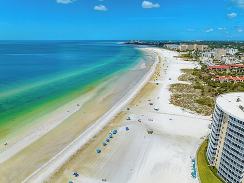 Beautiful Villa at Crystal Sands Property