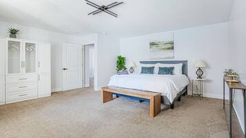 3 bedrooms, desk, iron/ironing board, free WiFi