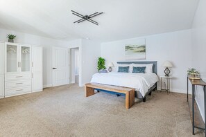 3 habitaciones, escritorio, tabla de planchar con plancha y wifi gratis 