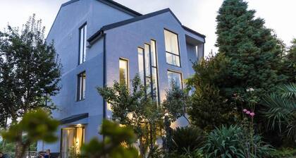 Family hotel surrounded by gardens !!! Near the sea