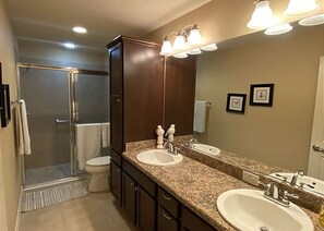 Towels, soap, shampoo, toilet paper - Premium Location! Walk to Shops & Entertainment (The Villages)
