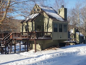 Exterior - BR51 Cozy Cabin, centrally located to skiing/towns. Pets Ok (Davis)