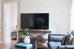 TV - Pet Friendly - Elevator - Laundry in Bldg - FIDI (Boston)