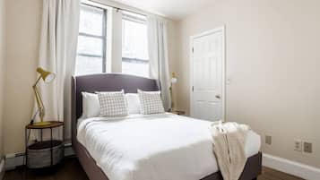 Desk, iron/ironing board, WiFi, bed sheets