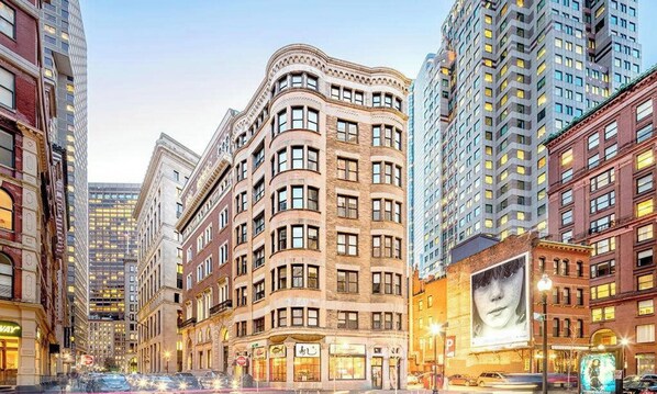 Exterior - Downtown Boston - close to everything - Laundry in Building, Keyless Entry. Free Air Mattress too. (Boston)