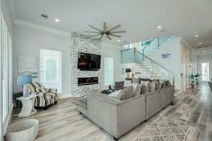 TV - Beachside Beauty, 4 Suites, Multiple Covered Decks & Easy Beach Access! (Galveston)