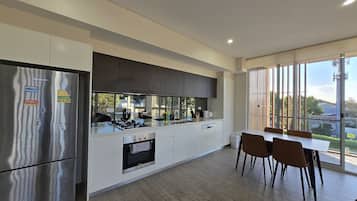 Fridge, oven, stovetop, dishwasher