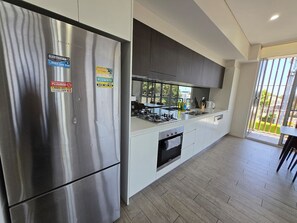 Réfrigérateur, four, plaque de cuisson, lave-vaisselle