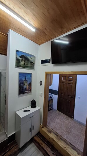 Interior - KALMul naturii, iureșul pădurii (Baia Mare)