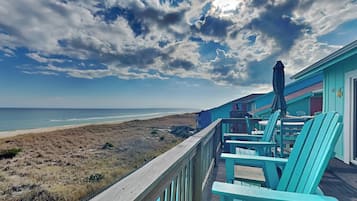 Condo (3 Bedrooms) | Property grounds