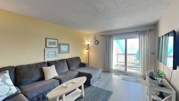 Condo (3 Bedrooms) | Property amenity