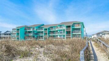 Condo (3 Bedrooms) | Property amenity