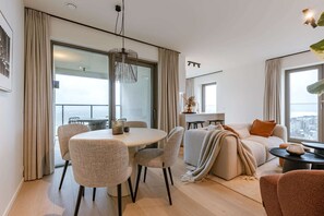 TV, offices - MOROWW Ostend · Seaview · Ensuite · Parking (Oostende)