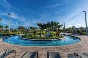 A heated pool - 4BR Pool Home at Storey Lake Near Disney (Kissimmee)