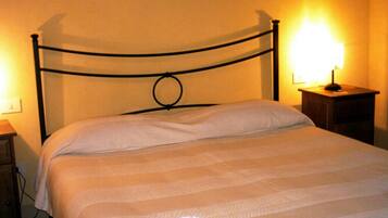 Classic Double or Twin Room, Garden View | Free WiFi, bed sheets