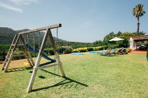 Children’s area - Villa Country House Azeitão - 3 Caminhos: Spacious Retreat for 12 Guests (Setúbal)
