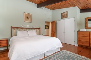 Desk, iron/ironing board, free WiFi, bed sheets
