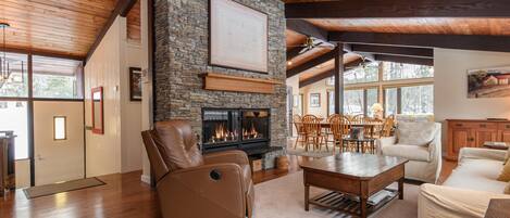 تلفزيون ذكي، كُتُب، مكتب، طابعة