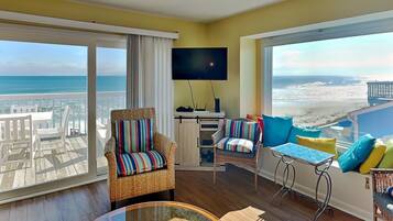 Condo (3 Bedrooms) | Property amenity