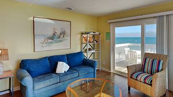 Condo (3 Bedrooms) | Property amenity