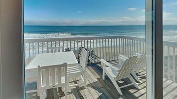 Condo (3 Bedrooms) | Property amenity