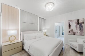 Iron/ironing board, travel cot, WiFi, bed sheets - Family 7BR Villa Near Disney & Parks (Clermont)