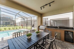 Outdoor dining - Family 7BR Villa Near Disney & Parks (Clermont)