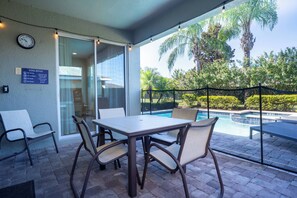 Outdoor dining - 6BR Home w/ Pool in Encore Near Disney (Kissimmee)
