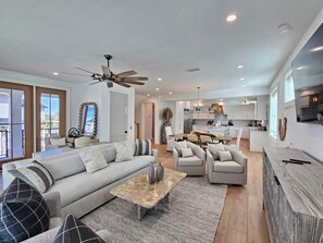 TV - Sand & Stories: Rooftop Deck, Pet-Friendly, Sleeps 16, Sugar Sands Community (Mexico Beach)